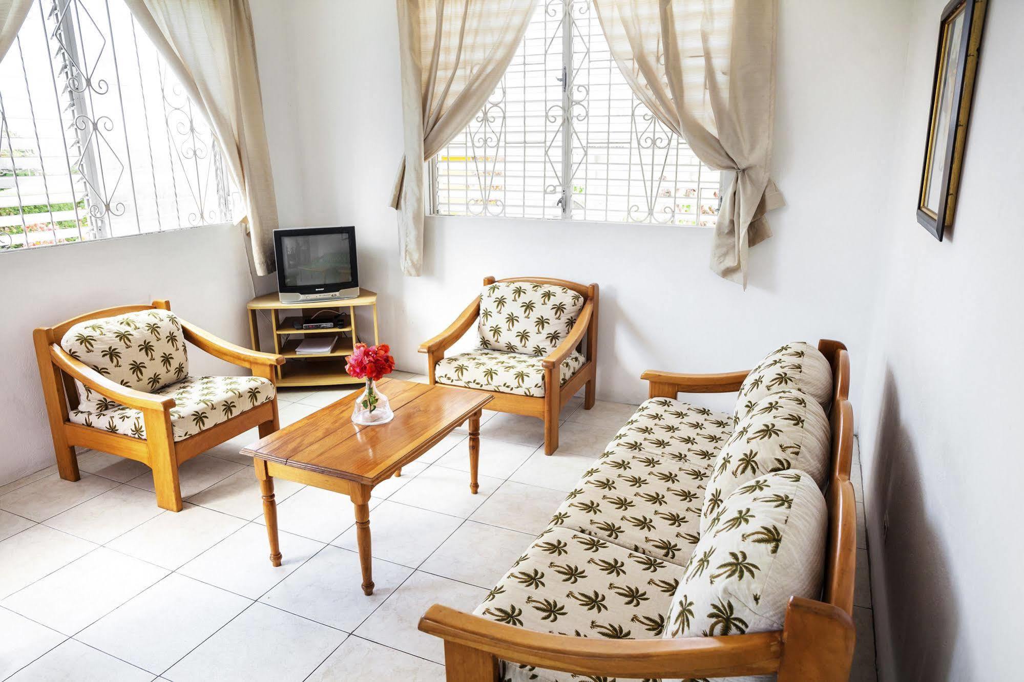 Adulo Apartments بريدج تاون المظهر الخارجي الصورة